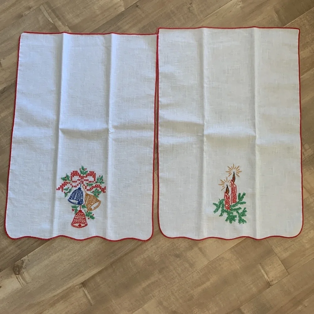 Set of 2 Handmade Christmas Decorative Towels and 4 Napkins